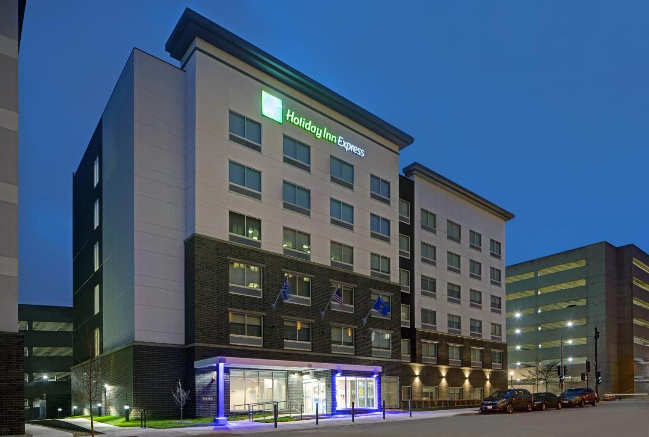 Holiday Inn Express - Milwaukee Downtown By Ihg Exterior foto